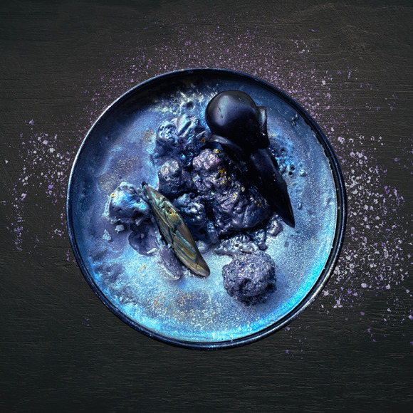 Hecate's Heatwave Luxury Wickless Candle: Rose Violet Leather Dark Woods Scent - Picture 5 of 10